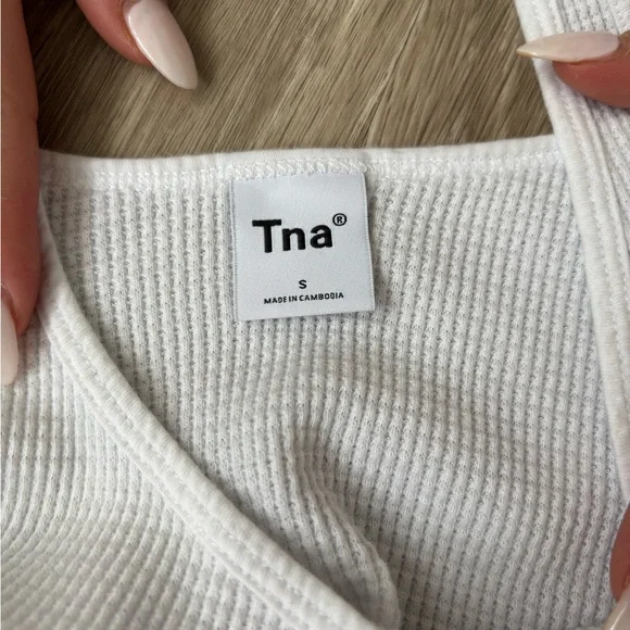 TNA White Ribbed Crop Tank Top - Picture 2 of 2